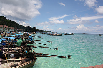 Anchored Boat, sea, harbour, boat, nature HD wallpaper