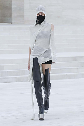 Rick Owens, Isabel Marant, Isabelle Huppert, Loewe's show HD phone wallpaper