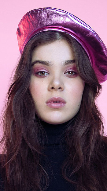 Hailee Steinfeld pink background, hoot , Hailee Steinfeld, Movie wardrobe HD phone wallpaper