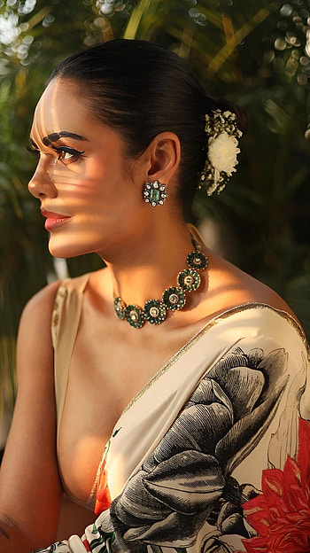 Esha gupta, bollywood actress HD phone wallpaper