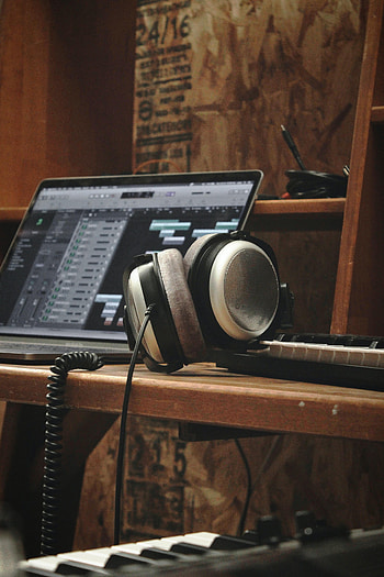 Music, Heads, Synthesizer, Notebook, Laptop, Sound Recording HD phone wallpaper