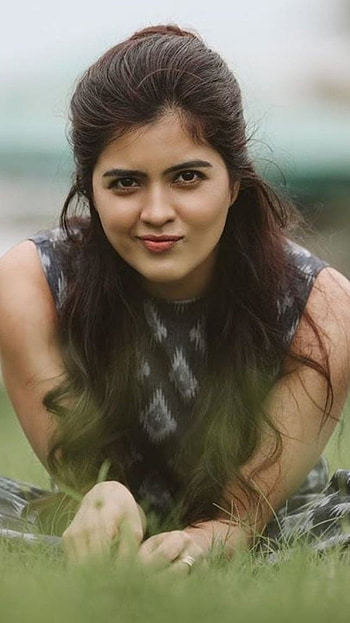 Amrita Iyer, tamil actress HD phone wallpaper