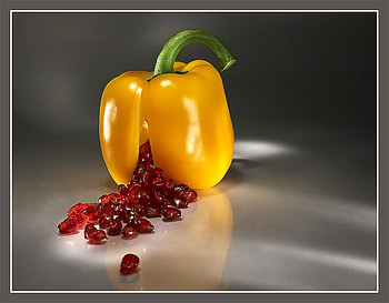 Simphony in red and yellow, pomegranate, yellow, red, funny, simphony, seed, pepper HD wallpaper