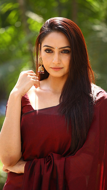Ragini Dwivedi, kannada actress, saree beauty, dandupalya HD phone wallpaper