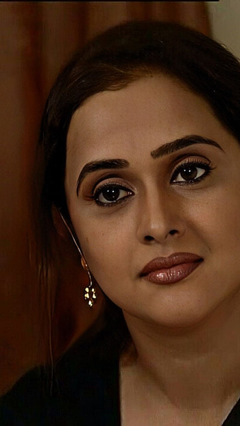 Mrinal Kulkarni, marathi actress HD phone wallpaper