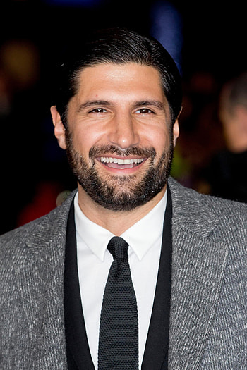 Kayvan Novak, Dapper gentleman, Dapper eye candy, Charismatic charm HD phone wallpaper