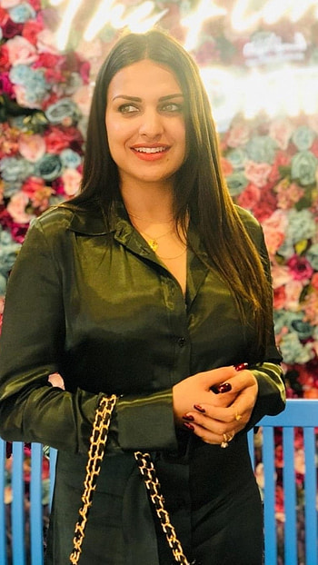 Himanshi Khurana, Black, Dress HD phone wallpaper