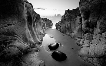 the gully, sea, sand, BW, inlet, rocks, gulley HD wallpaper