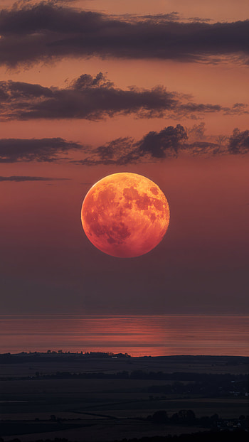 Crimson Moon — Scarlet Horizon , Full Moon, Moonrise, Ocean HD phone wallpaper
