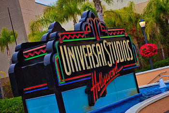Universal Studios Hollywood, Hogwarts House shirts, Chicken restaurant construction, Universal report HD wallpaper