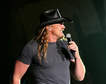 country music, trace, in concert HD wallpaper