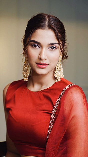 Saiee Manjrekar, Saiee Manjrekar Beautiful Heroine HD phone wallpaper