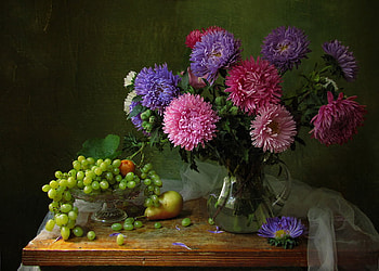Beautiful Still Life, asters, purple, table, pink, grapes, beautiful, flowers, lovely HD wallpaper