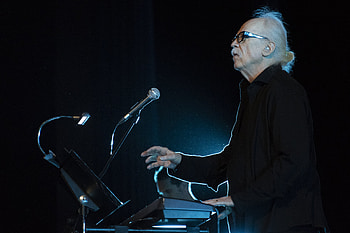 John Carpenter, Modesty in music, Self-reflection, Humble talent HD wallpaper