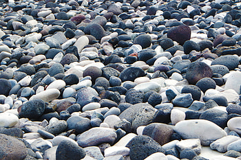 Rocks, surface, pebbles, coast of river HD wallpaper