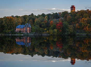 Houses in Sweden, river, reflection, trees, nature, houses, forest, lake HD wallpaper