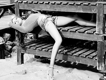 A Friend Like You, sweet, seaside, think, black and white, alone, beautiful, lovely, woman HD wallpaper