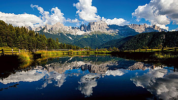 Reflections on the lake, trees, landscape, clouds, sky, mountains, water HD wallpaper