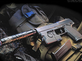Arma com silenciador, mochila, pistola, canivete, arma, silenciador, bonita HD wallpaper