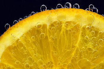 Lemon slice, bubbles, submerged, close up HD wallpaper