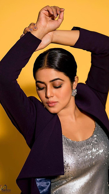 Poorna Kasim, multilingual actress, sexy curves HD phone wallpaper
