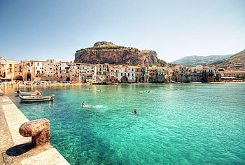 Cefalu Italy, Local beaches, Italian travelbook, Insider tips HD wallpaper