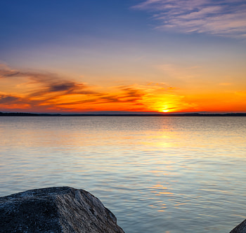 Sunset, seascape, rocks, yellow sky HD wallpaper