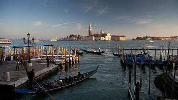 Venetian gondola, Venice , High-quality , Stunning visuals HD wallpaper