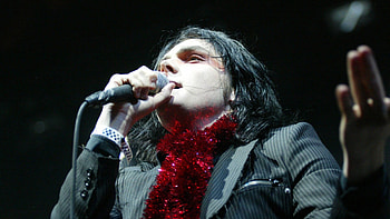 Gerard Way as queer icon, My Chemical Romance's influence, LGBTQ+ representation, Music industry HD wallpaper