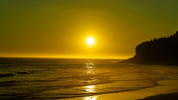 Golden Sunset Over The Oregon Coast, golden, sunset, coast, sea, sun, nature HD wallpaper
