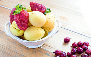 Fruits and Berries, apricots, strawberry, strawberries, berries, apricot, berry, fruits, food, fruit HD wallpaper