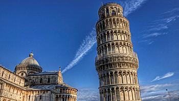 Leaning Tower of Pisa at night, Enchanting atmosphere, Nighttime magic, Illuminated marvel HD wallpaper