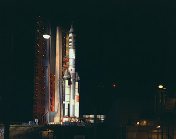 Universe, Night, Shine, Light, Rocket, Cosmodrome HD wallpaper