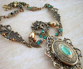 Emerald Amulet, necklace, emerald, amulet, nice HD wallpaper