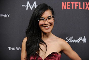 Ali Wong, Trailblazing comedian, Hilarious performances, Empowering Asian-American HD wallpaper