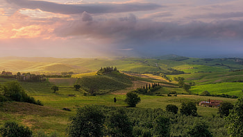 Sky nature hills, Beautiful haze, Tuscan meadows, Cypress trees HD wallpaper
