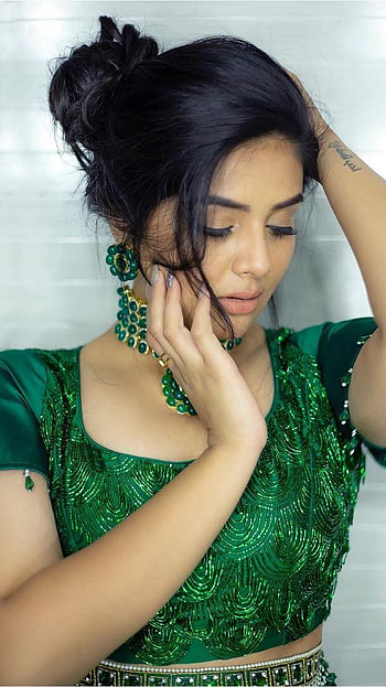 Sreemukhi, telugu actress anchor, model HD phone wallpaper