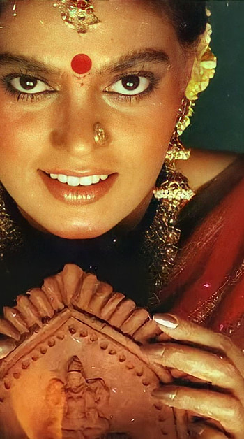 Silk Smitha, multilingual actress HD phone wallpaper