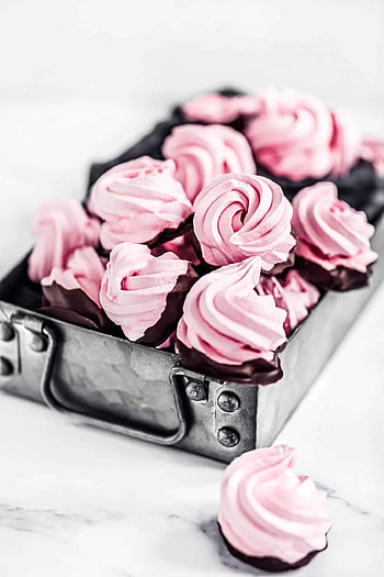 Chocolate raspberry meringue cookies, Sweetly cakes, Easy recipe, Divine chocolate HD phone wallpaper