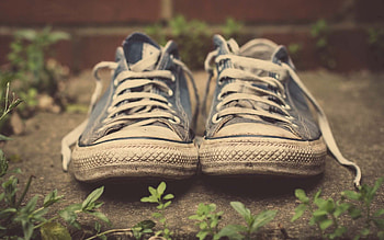 Sports, Miscellanea, Miscellaneous, Sneakers, Old, Mud, Dirt, Shoes, Footwear, Laces, Shoelaces HD wallpaper