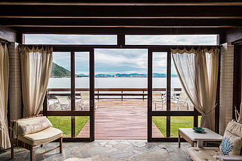 Elegant room with ocean view from large windows overlooking the beach in Brasil. HD wallpaper
