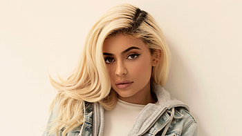 Kylie Jenner, Computer , Celebrity backgrounds, Top HD wallpaper