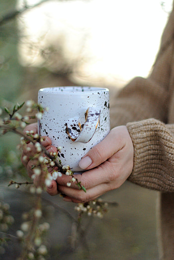 Flowers, Miscellanea, Miscellaneous, Cup, Hands, Spring HD phone wallpaper