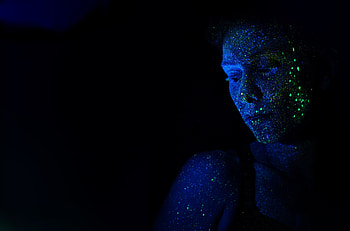 Dark, Shine, Brilliance, Glow, Tinsel, Sequins, Face, Make Up, Meikap, Ultraviolet, Brilliant HD wallpaper