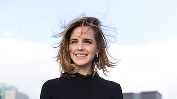 Emma Watson Cute Smiling Hairs In Air, emma-watson, celebrities, girls HD wallpaper