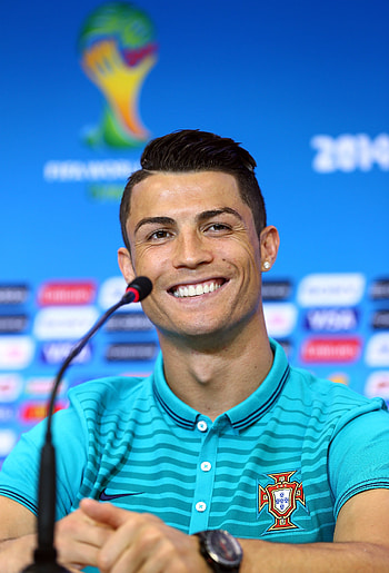 Best 20+ Ronaldo news ideas on Pinterest | Cr7 news, Ronaldo goals and Gold football cleats HD phone wallpaper