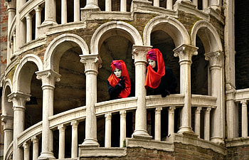 Venice Carnival, golden, black, mask, carnival, columns, italy, venice, red, castle HD wallpaper
