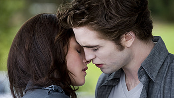 Edward Cullen, Kristen Stewart, Twilight series, Romantic scene HD wallpaper