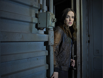 Elizabeth Henstridge As Agent Jemma Simmons In Agent Of Shield Season 5, agents-of-shield, elizabeth-henstridge, tv-shows HD wallpaper