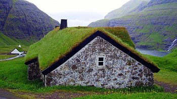 Faroe Islands, Green grass landscapes, que rooftops, Old buildings HD wallpaper